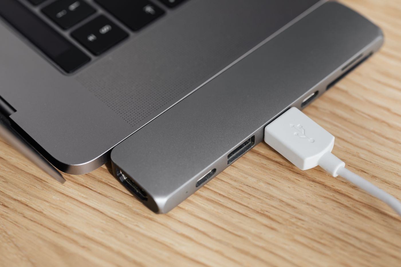 Laptop side ports and attached USB hub